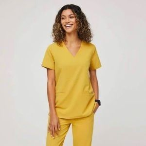 Figs Casma Three-Pocket Scrub Top